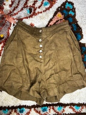 Magic Linen shorts XS missing one button
